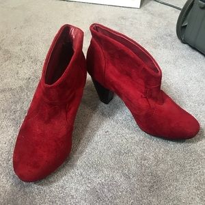 LAST CHANCE‼️ Charolette Russe red booties